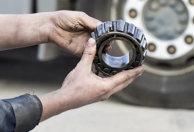 علائم فیزیکی خرابی بلبرینگ چرخ خودرو