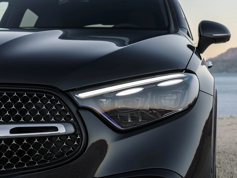 چراغهای جلوی مرسدس بنز GLC 200 مدل ۲۰۲۵ چراغهای جلوی مرسدس بنز GLC 200 مدل ۲۰۲۵