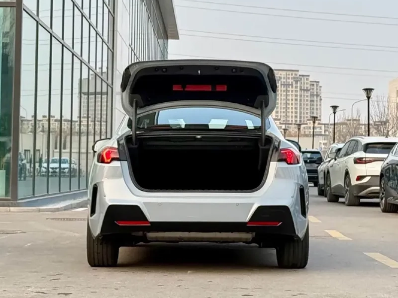 صندوق عقب بی ام و 225l msport صندوق عقب بی ام و 225l msport