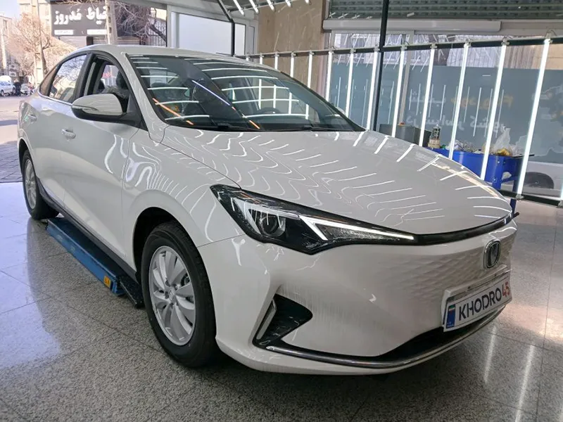نمای جلو چانگان ایدو EV460 نمای جلو چانگان ایدو EV460