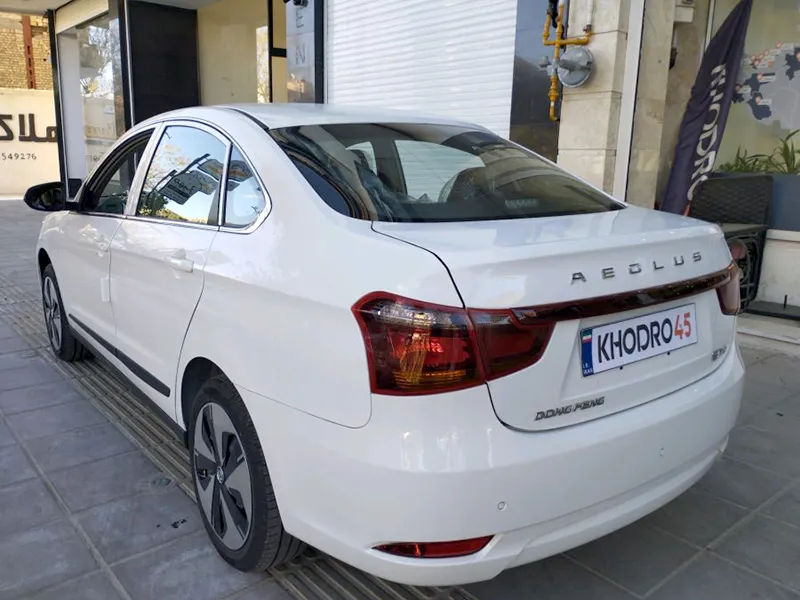 نمای عقب دانگ فنگ E70 نمای عقب دانگ فنگ E70