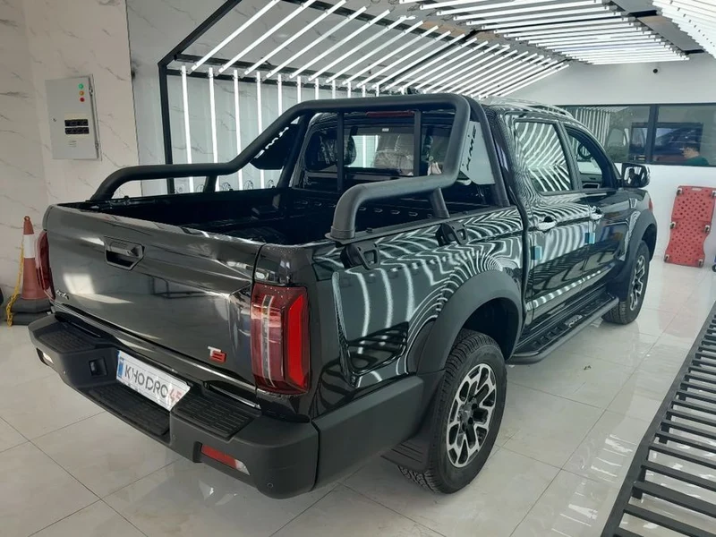 نمای عقب کی ام سی T9 نمای عقب کی ام سی T9