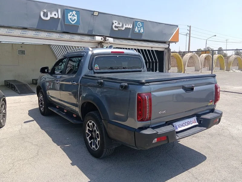 نمای عقب کی ام سی T9 نمای عقب کی ام سی T9