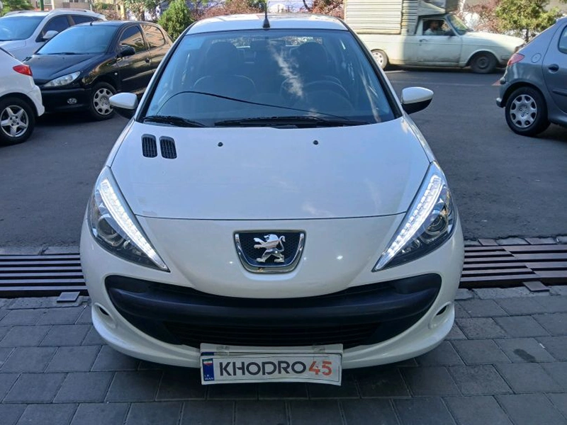 نمای رو به روی پژو 207 SD نمای رو به روی پژو 207 SD