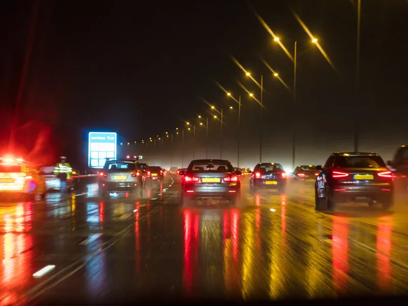 رانندگی در شب رانندگی در شب
